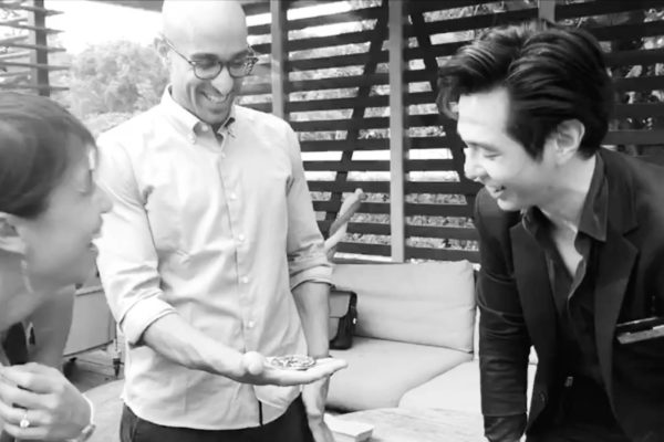 Roving Magician Close Up Magic Singapore
