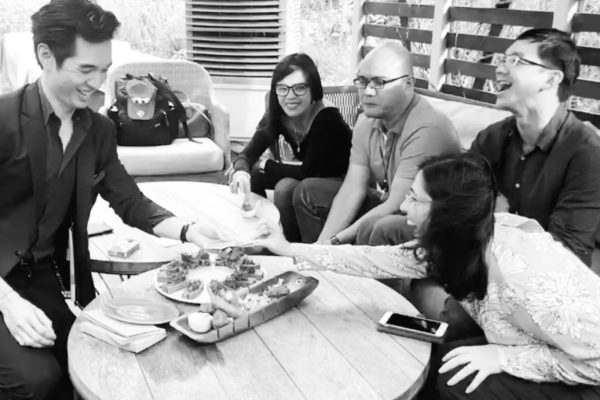 Roving Magician Close Up Magic Singapore