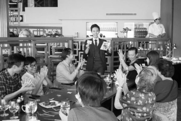 Roving Magician Close Up Magic Singapore